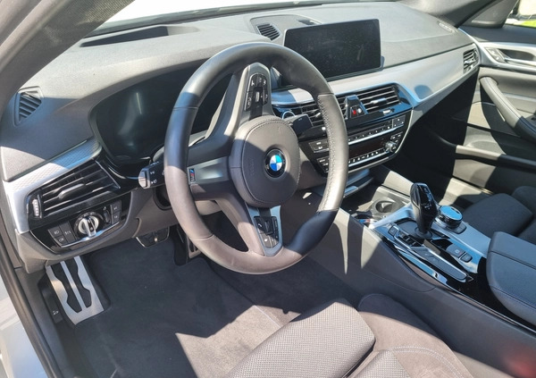 BMW Seria 5 cena 145000 przebieg: 135000, rok produkcji 2018 z Zgierz małe 92